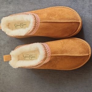 Jessica Simpson Tan and Pink Women's Slippers sz 6-7